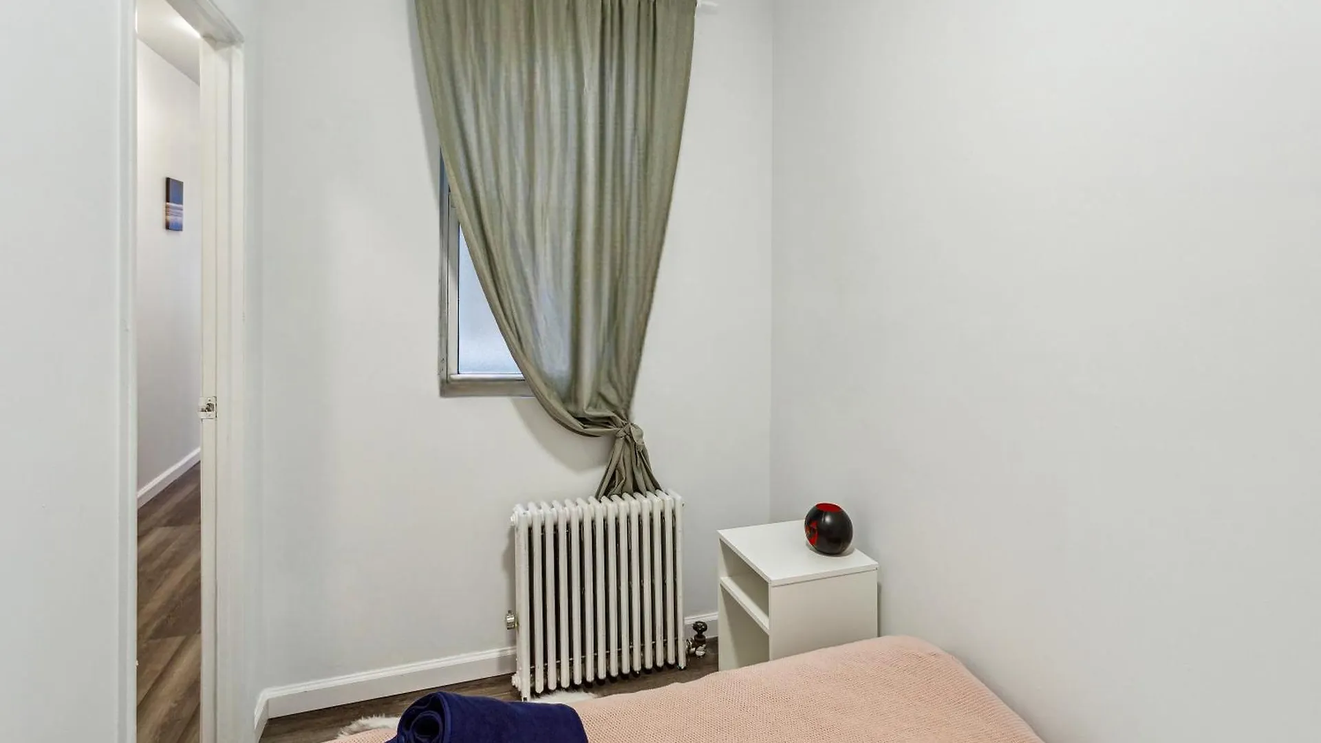 3 Bedroom Family Apartment In Hells Kitchen New York