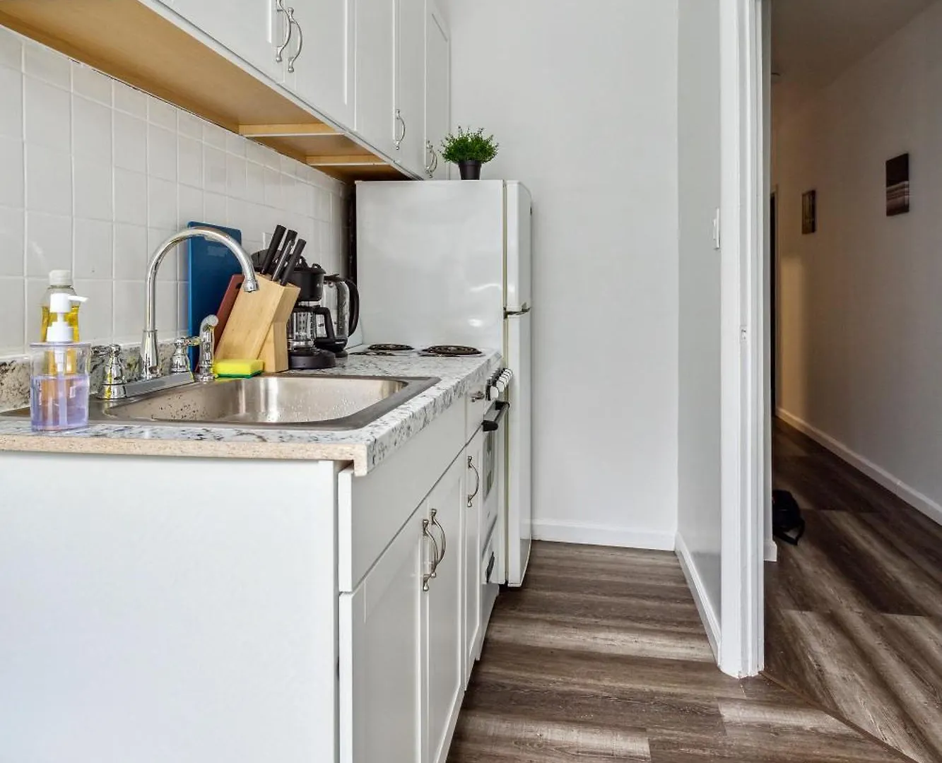 3 Bedroom Family Apartment In Hells Kitchen New York 0*,